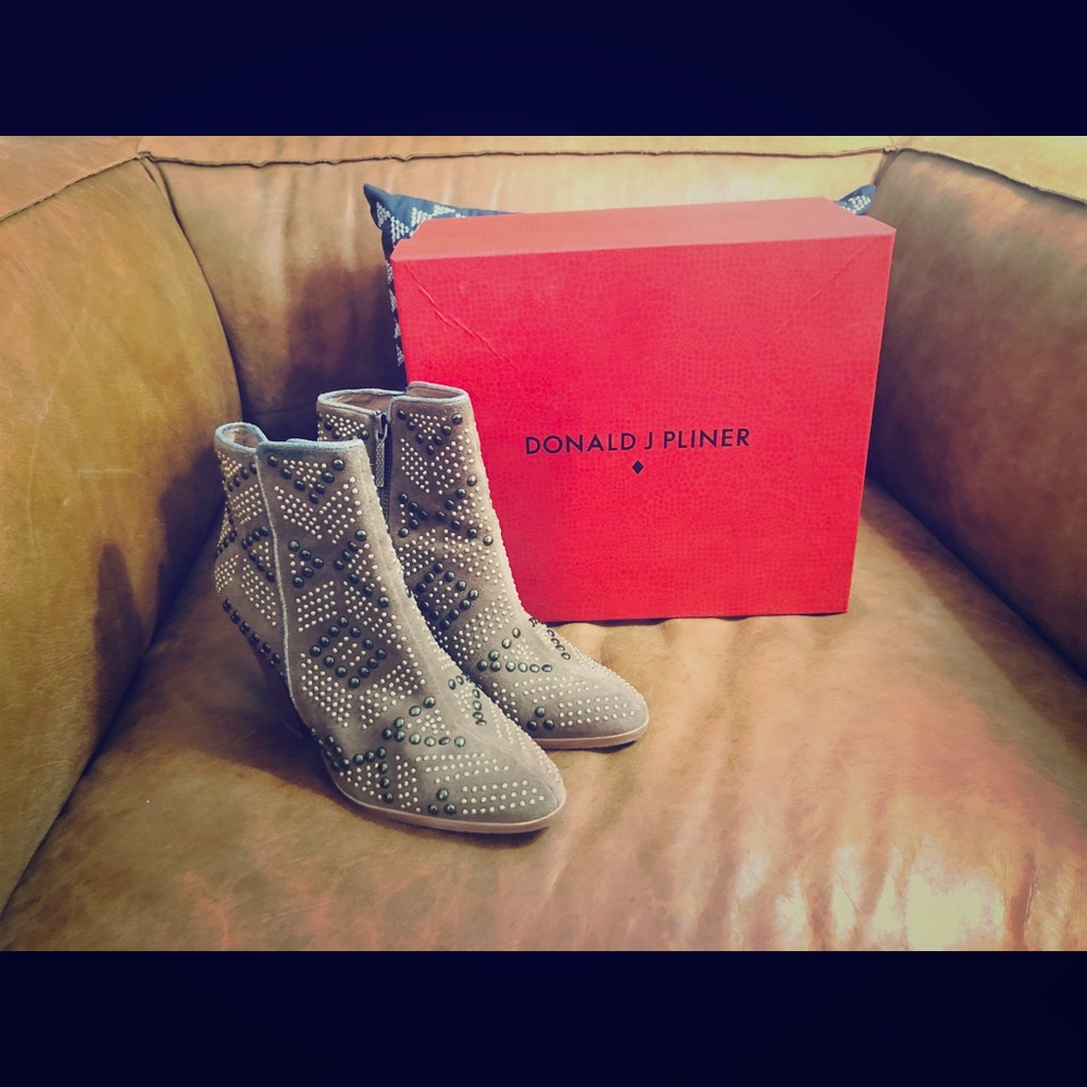 Gorgeous studded Donald Pliner boots